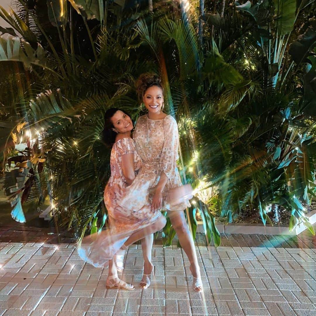 セリタ・エバンクスのインスタグラム：「Let your soul glow✨」