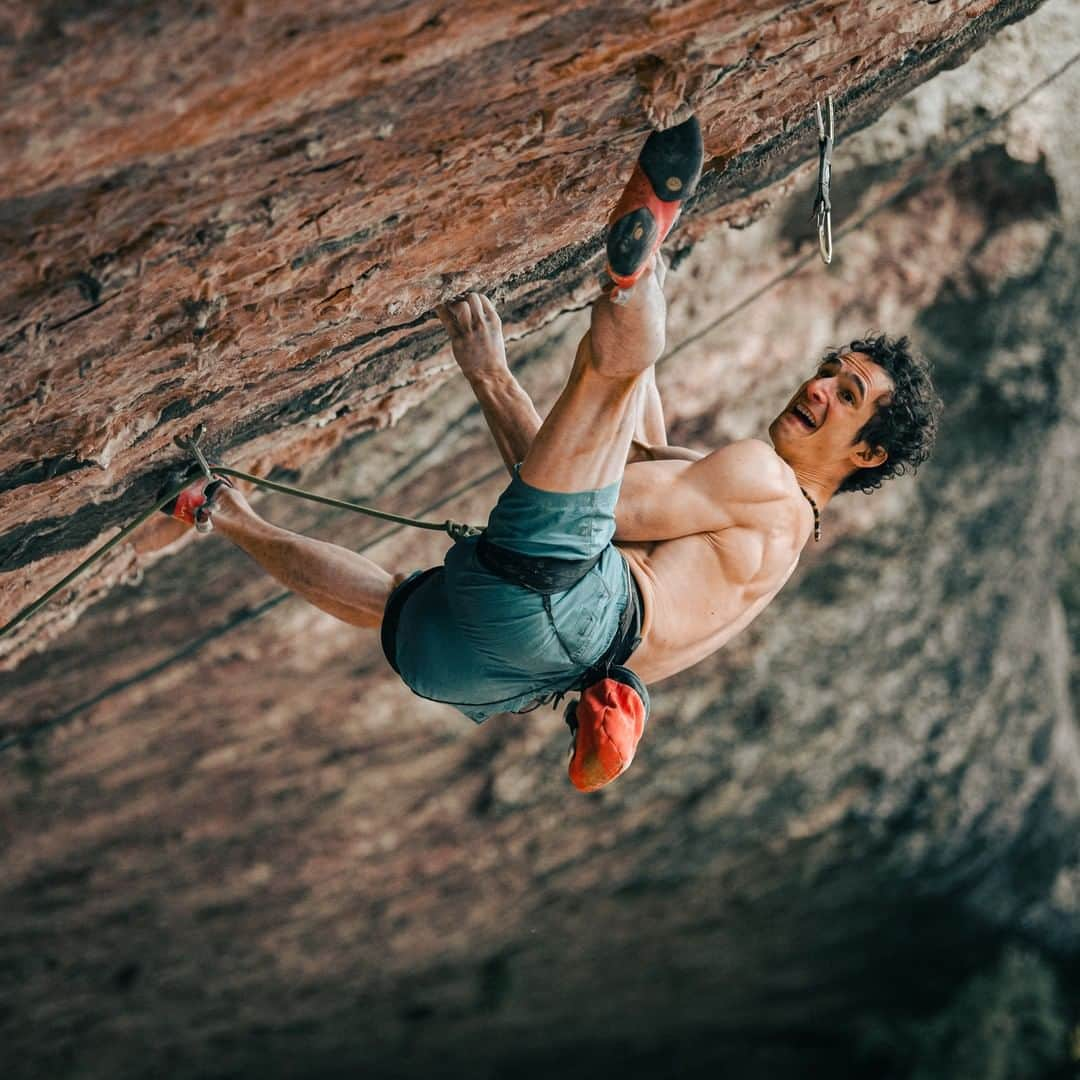 アダム・オンドラさんのインスタグラム写真 - (アダム・オンドラInstagram)「When the wind from the east hits Margalef, it usually means no good conditions for Finestra sector where Perfecto Mundo is located, but it means it will be windy down in Laboratory sector. Far right in this sector, there were still some projects left. Their character is great for training power and short power endurance - and on the top of that, these routes are relatively skin friendly, as they tend to be less pocketed. I tried one harder project which I had to leave for another day, but clipping chains of the great route El Potro 9a, which was actually first ascent, was a pretty damn nice feeling. Now hoping the wind will turn towards the north! Be sure to check out more pictures on my website, link in bio! Pic by @pet.phot  #onthego」11月28日 5時19分 - adam.ondra