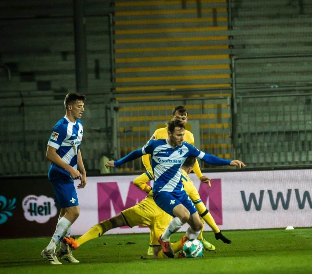 ニコライ・ラップさんのインスタグラム写真 - (ニコライ・ラップInstagram)「4:0! Gute Reaktion - weiter gehts! ⚜️🔥 @svdarmstadt1898」11月28日 5時23分 - nicolai.rapp