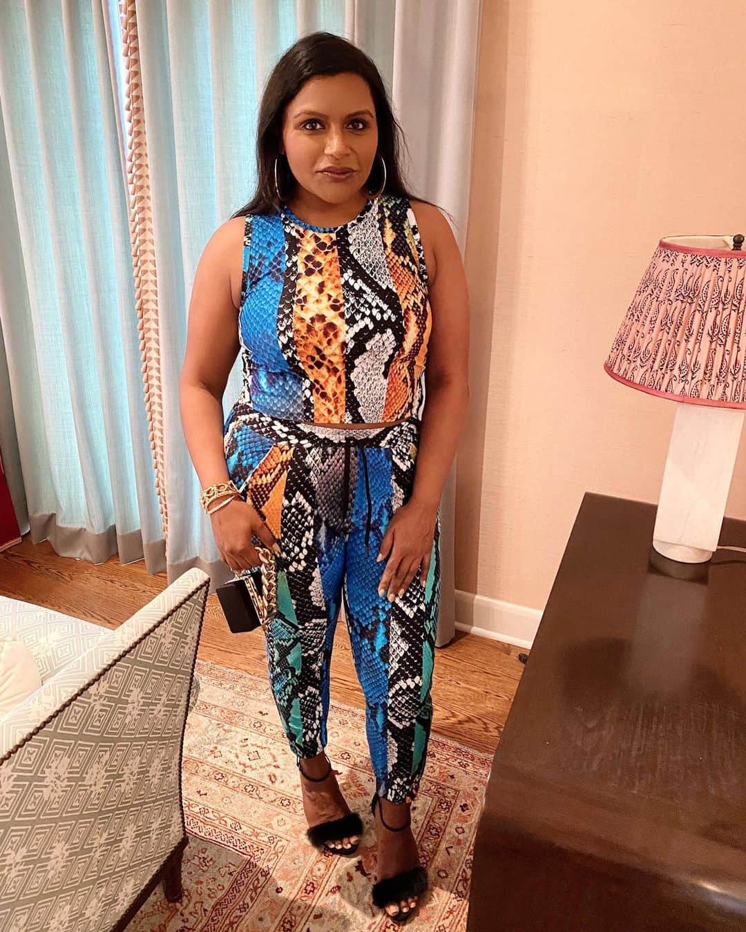 ミンディ・カリングのインスタグラム：「Dressed up for leftovers, so what?」