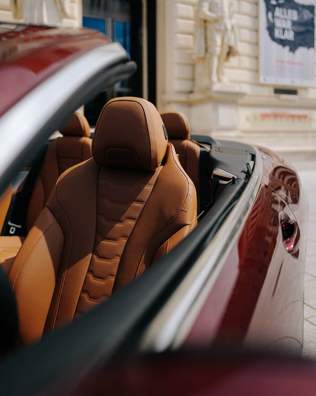 BMWのインスタグラム：「Excellence is in the details. The BMW 8 Series Convertible. #THE8 #BMW #8Series」