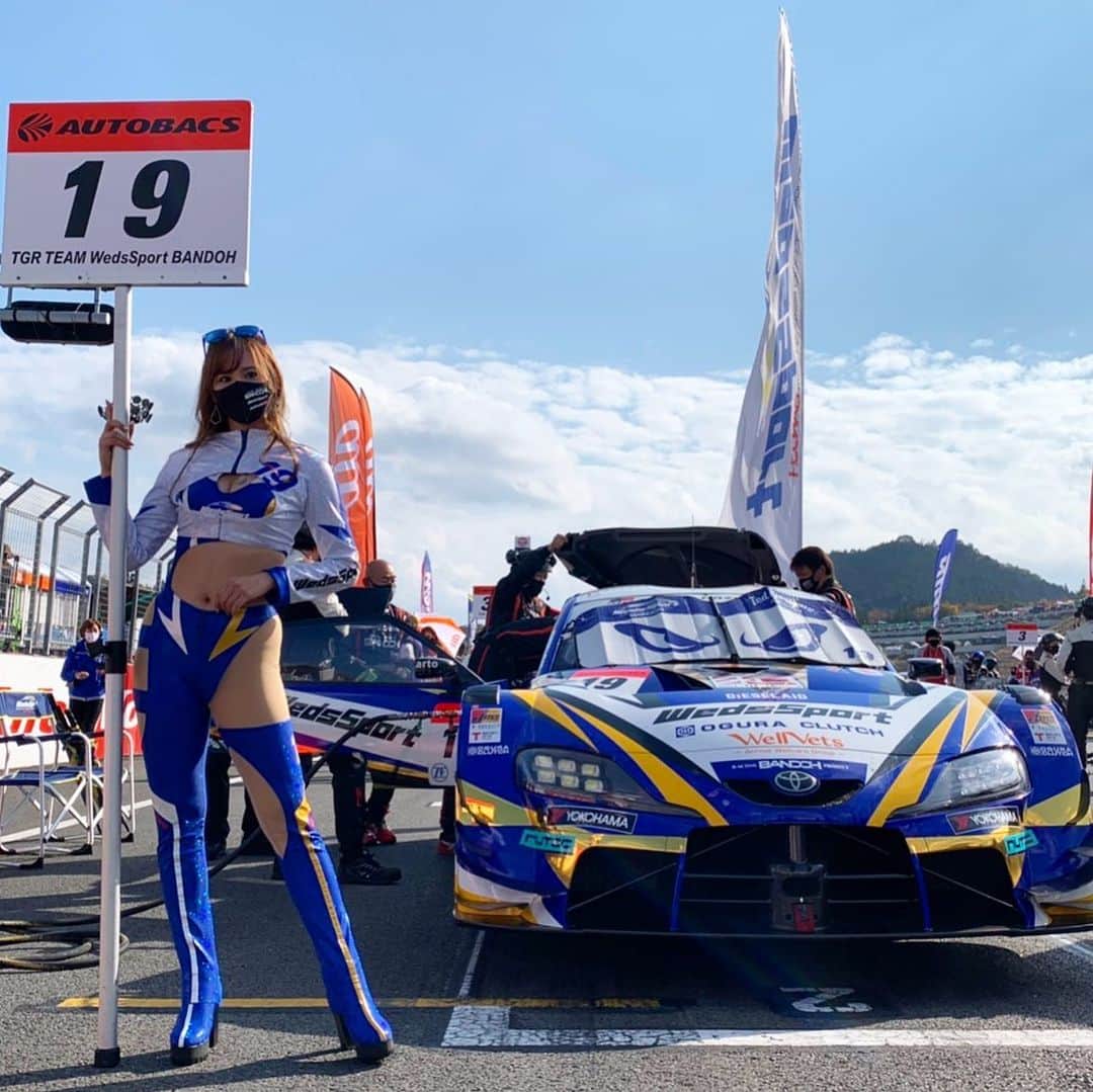 のインスタグラム：「SUPERGT最終戦💙‼︎ TGR Team WedsSport BANDOHの 応援よろしくお願いします😎  #安田七奈 #なーちゃ #レースクイーン #rq #ラウンドガール #グラビア #グラビアアイドル #グラドル #インスタグラビア#美乳 #水着 #ビキニ #ムチムチ #むちむち #wedssport #bandoh #セクシー #セクシー美女#wedssportracinggals #followme #japanese #japanesegirl #instagood #instalike #photooftheday #팔로우 #얼스타그램 #粉我 #非常好 ⠀ ⠀」