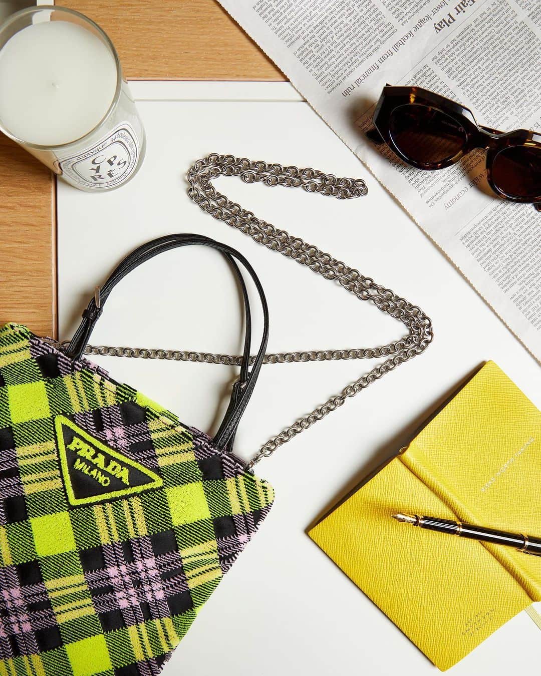 Harrodsのインスタグラム：「Desks always look better with @Prada. Fact.  For expert advice on how to make your home office work for you, head to our link in bio now.  #Harrods #HarrodsFashion #Prada  Shop the store through our remote Personal Shopping service (previously known as Virtual Concierge), or shop online at harrods.com.」
