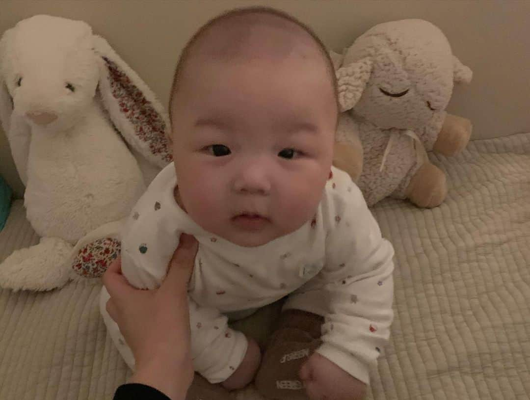 カン・ヘヨンさんのインスタグラム写真 - (カン・ヘヨンInstagram)「오늘도 너무 사랑했또 ! 심빼꼼👶🏻💛 내일은 더 사랑해줄게😍  (앗.. 다시 #내복 으로 강등.. ㅋㅋㅋㅋㅋ)」11月27日 21時16分 - mangdoo_noona