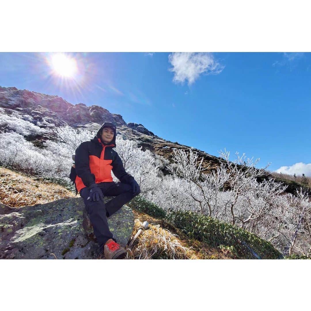 井之脇海さんのインスタグラム写真 - (井之脇海Instagram)「「沸騰ワード10」ありがとうございました。  百名山、十二座目。 日光白根山は本当に素敵な山でした⛰  ディレクターの小倉さんと登れたのも大切な思い出になりました。1枚目の写真は小倉ディレクターが撮ってくれた写真です！  見逃し配信などでも、ぜひ見てください！  #沸騰ワード10 #日光白根山」11月27日 21時27分 - kai_inowaki