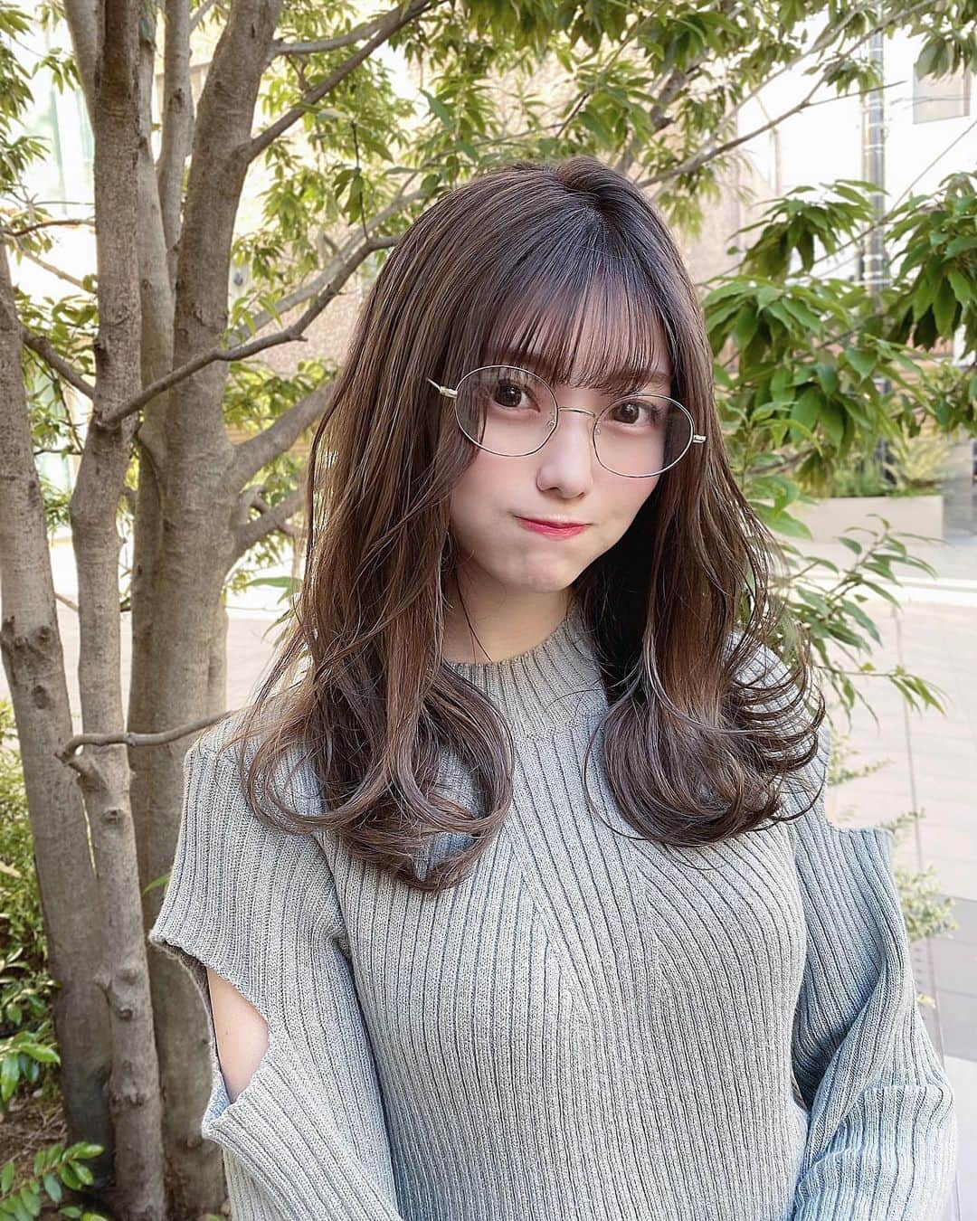 natsumiさんのインスタグラム写真 - (natsumiInstagram)「𝐍𝐞𝐰 𝐡𝐚𝐢𝐫 𓍯𓍯 ㅤㅤㅤㅤㅤㅤㅤㅤㅤㅤㅤㅤㅤ スノーカラー❄️❄️ ずいぶん、髪の毛が伸びました☺︎ ㅤㅤㅤㅤㅤㅤㅤㅤㅤㅤㅤㅤㅤ 透明感たっぷりでいつもカラーは 注文しています_(´ω｀」 ∠)_！ ㅤㅤㅤㅤㅤㅤㅤㅤㅤㅤㅤㅤㅤ ㅤㅤㅤㅤㅤㅤㅤㅤㅤㅤㅤㅤㅤ #美容院 #アッシュグレー」11月27日 21時34分 - iskw_ntm