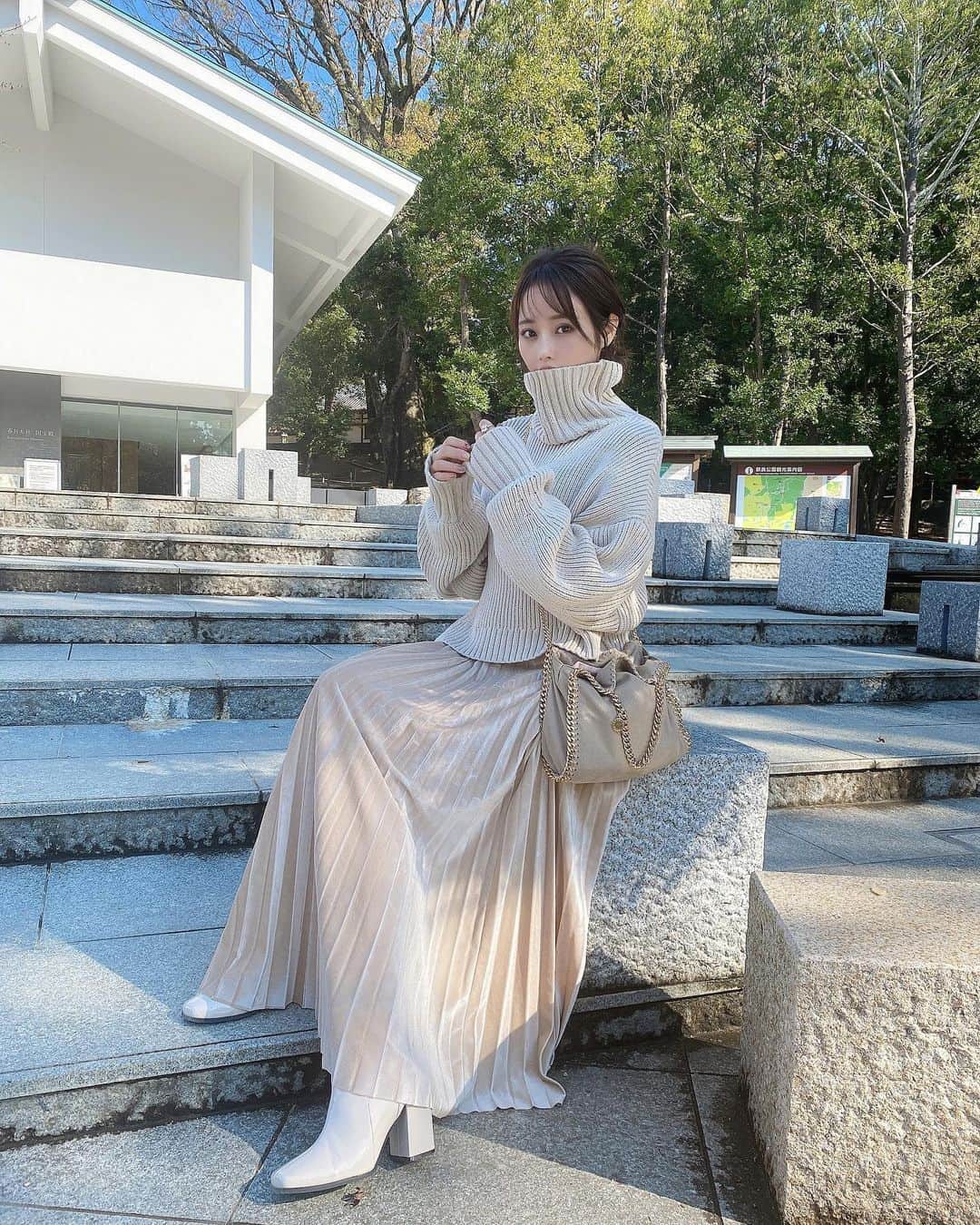 ゆいこ ◡̈♥︎さんのインスタグラム写真 - (ゆいこ ◡̈♥︎Instagram)「⋄﻿ ﻿ 奈良に用事があったから 春日大社に🦌🦌﻿ ﻿ いつ来ても 好きな場所。﻿ ﻿ なんかほんとに 奈良だいすきだ、、💓﻿ ﻿ ﻿ ほんで今日のお洋服はね﻿ ﻿ knit _ @titivatejp skirt _ @rustal_official ﻿ ﻿ ベルベット素材のプリーツスカートが主役 👸﻿ ﻿ ストンっとした感じと﻿ ふわぁっと広がる感じが 本当に綺麗！！﻿ ﻿ めちゃくちゃお気に入り♡﻿ 他にも可愛いの多くて 最近ハマってるブランド🥺﻿ @rustal_official ﻿ ﻿ ﻿ #プリーツスカート #rustal#ラスタル#titivate」11月27日 21時46分 - yuiko__h