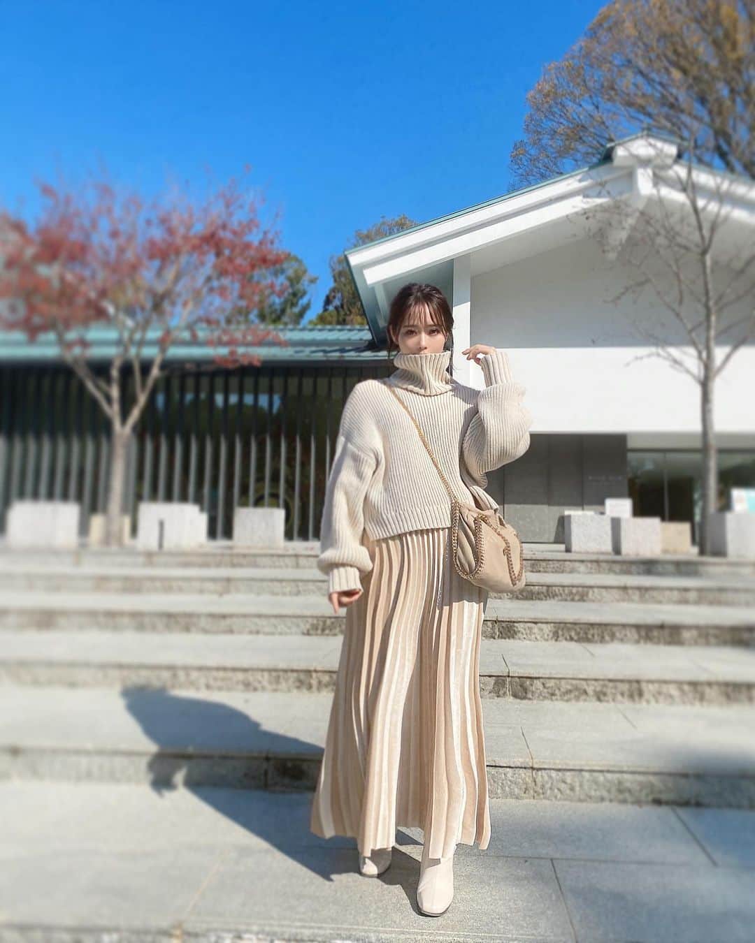 ゆいこ ◡̈♥︎さんのインスタグラム写真 - (ゆいこ ◡̈♥︎Instagram)「⋄﻿ ﻿ 奈良に用事があったから 春日大社に🦌🦌﻿ ﻿ いつ来ても 好きな場所。﻿ ﻿ なんかほんとに 奈良だいすきだ、、💓﻿ ﻿ ﻿ ほんで今日のお洋服はね﻿ ﻿ knit _ @titivatejp skirt _ @rustal_official ﻿ ﻿ ベルベット素材のプリーツスカートが主役 👸﻿ ﻿ ストンっとした感じと﻿ ふわぁっと広がる感じが 本当に綺麗！！﻿ ﻿ めちゃくちゃお気に入り♡﻿ 他にも可愛いの多くて 最近ハマってるブランド🥺﻿ @rustal_official ﻿ ﻿ ﻿ #プリーツスカート #rustal#ラスタル#titivate」11月27日 21時46分 - yuiko__h