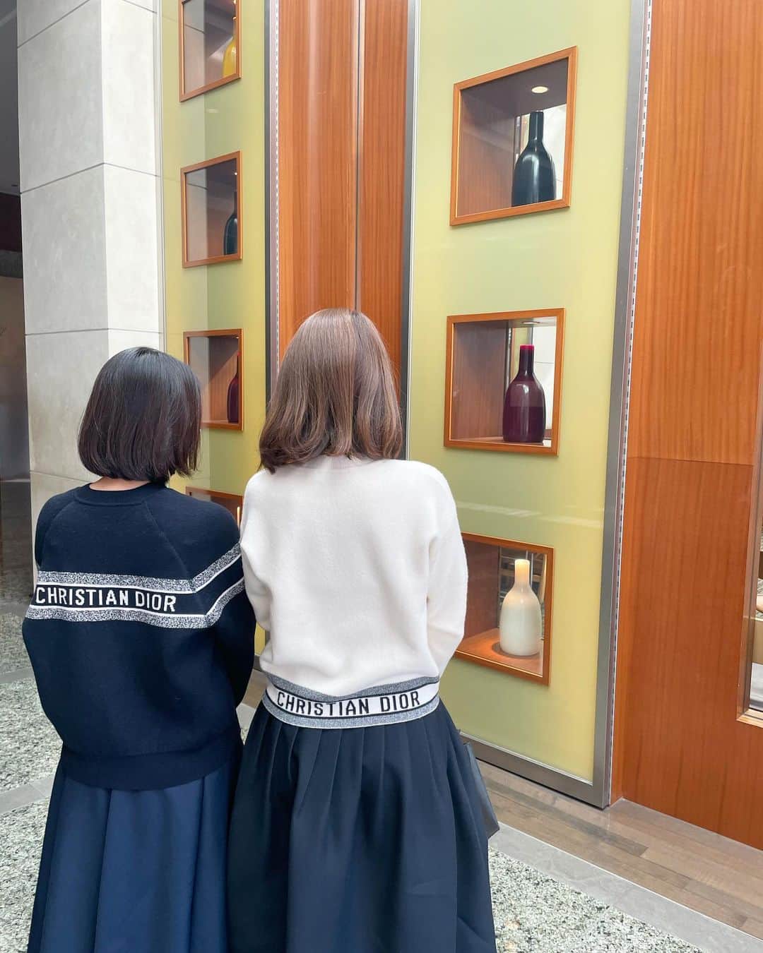 髙田麻紀子のインスタグラム：「❤︎ . 少し前に @yukataokari と💗 偶然ニットとスカートがリンクしてた✨ . #instagram #instalike #instafood #instapic #fashion #ootd #outfit」