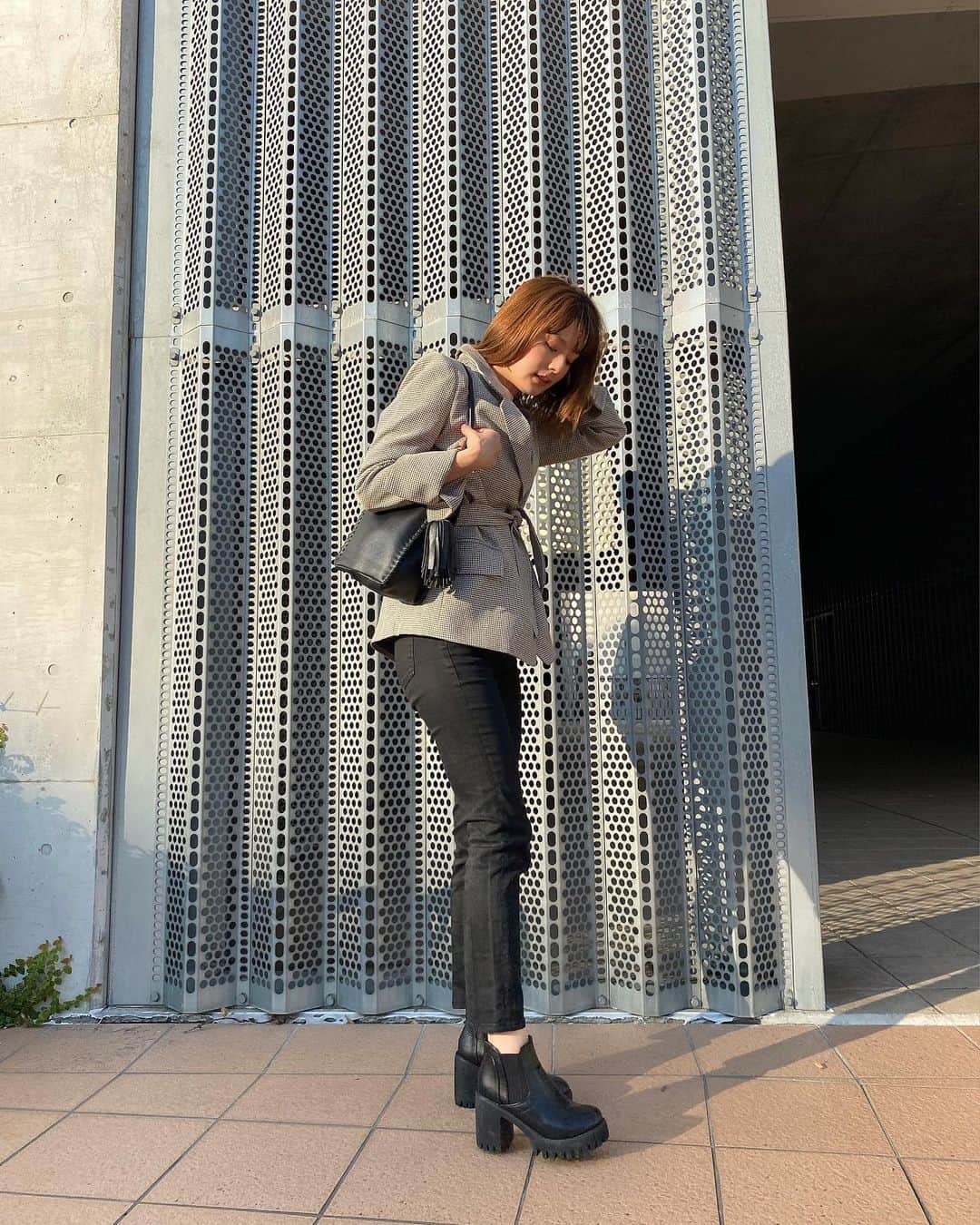 小濱庸子さんのインスタグラム写真 - (小濱庸子Instagram)「I like this jacket‼︎ 形もキレイだし、 今年っぽい。 Feel so good... #ファッション #ファッションコーデ #ootd #モノトーンコーデ #コーディネート #163cm #カジュアルコーデ #フォーマルコーデ #オフィスコーデ #ジャケットコーデ #ジャケット #昼下がり #日向ぼっこ」11月27日 21時42分 - hamachan1020