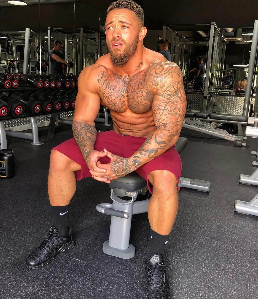 アシュリー・ケインさんのインスタグラム写真 - (アシュリー・ケインInstagram)「Over the years I’ve been a variety of shapes and sizes exercising different areas of fitness from bodyweight to gym, sprint training to MMA, cycling to HIIT all while maintaining a strong physique and optimal performance WITH a none stop lifestyle! 💪🏾 . I’ve combined over a decades worth of experience with the highest level qualifications attainable as a personal trainer into one app 👉🏾 @_beastfit so YOU can join the BEASTFIT community and maximise your potential too, whatever your specific goal, no matter your situation! 💯 . Follow @_beastfit and download the app now on App Store to start your journey from home (New homeworkouts dropping at 5pm) 🗓 or the gym (Gyms reopening Weds 2nd Dec) 🗓 #LetsGoChamp . #beastfit #beast #beastmode #lockdown #fitness #fitfam #fitnessapp #fitnessmotivation #fitnessjourney #gym #gymmotivation #training #trainingmotivation #workout #workoutmotivation #homeworkout #homeworkouts #gymplan #trainingplan #workoutplan #fitnessplan」11月27日 21時42分 - mrashleycain