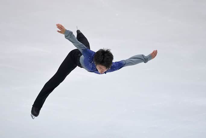 ISUグランプリシリーズさんのインスタグラム写真 - (ISUグランプリシリーズInstagram)「📸 World Junior Figure Skating silver medalist Yuma Kagiyama 🇯🇵 leads the way in the Men's Event after day 1!   Time to take a look at some pictures! 😍   #GPFigure #FigureSkating」11月27日 21時47分 - isufigureskating_x