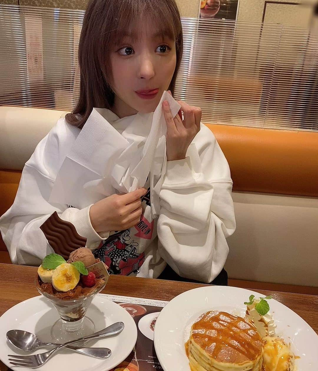 桃乃木かなさんのインスタグラム写真 - (桃乃木かなInstagram)「デザート🥞🍨」11月27日 21時48分 - kana_momonogi