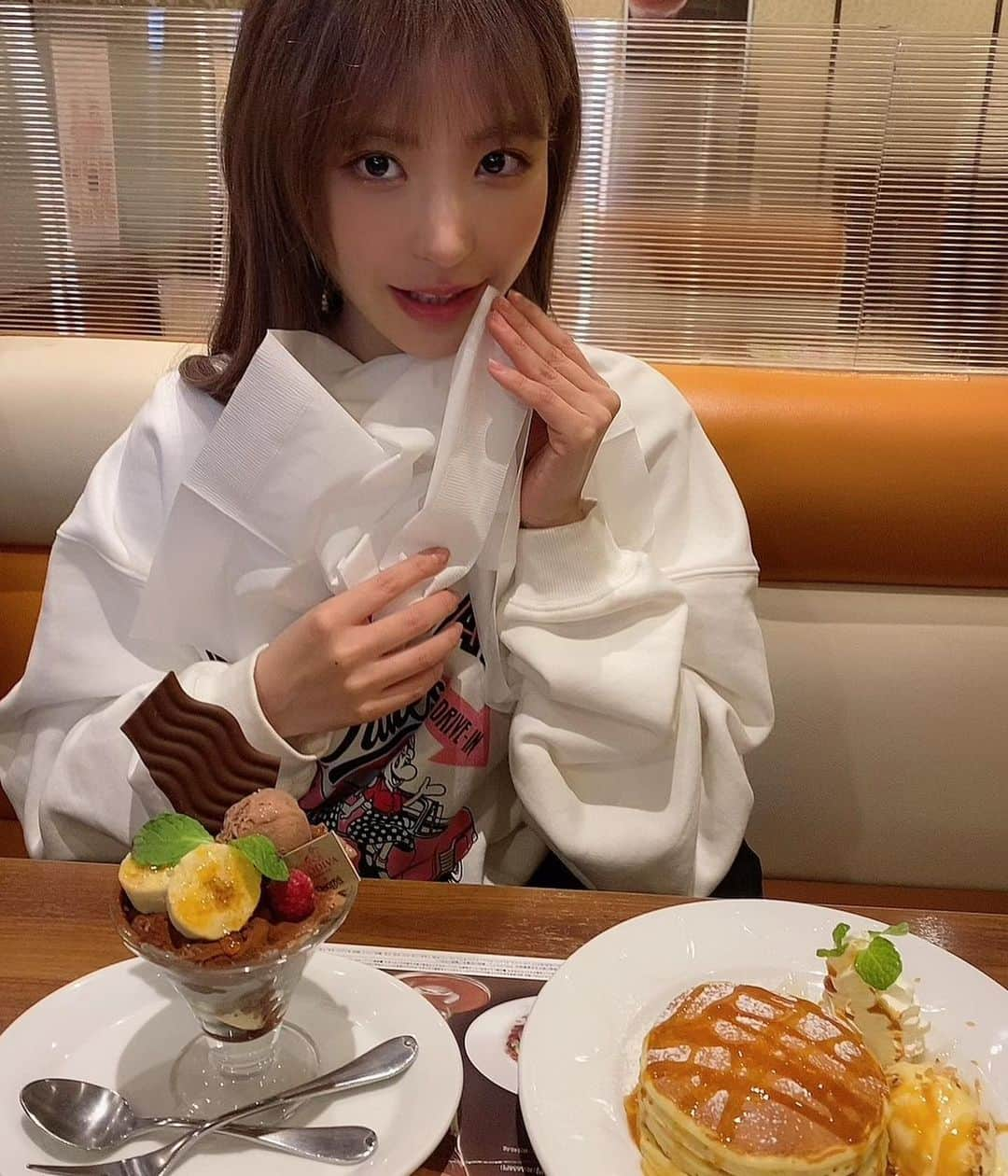 桃乃木かなさんのインスタグラム写真 - (桃乃木かなInstagram)「デザート🥞🍨」11月27日 21時48分 - kana_momonogi