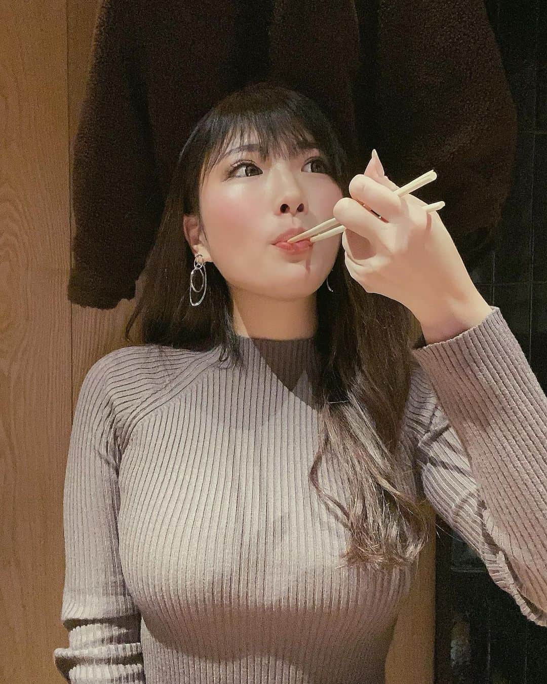  りさぶーさんのインスタグラム写真 - ( りさぶーInstagram)「食欲の秋から冬になっただけ。笑 その分トレーニングも頑張るよ🔥 . あ、気になってたところ行ってきた✌🏽 @bikotulabo @bikotu__ryota  身体の整体から整えてくれて骨音まで鳴らしてくれるさいこー🤭 . さ、金曜日の夜からみんなで車で あるところへ向かってますどこでしょうか😆💓 . #me #美骨Labo #整体 #tb #japanesegirl #美容」11月27日 21時49分 - risa_booo