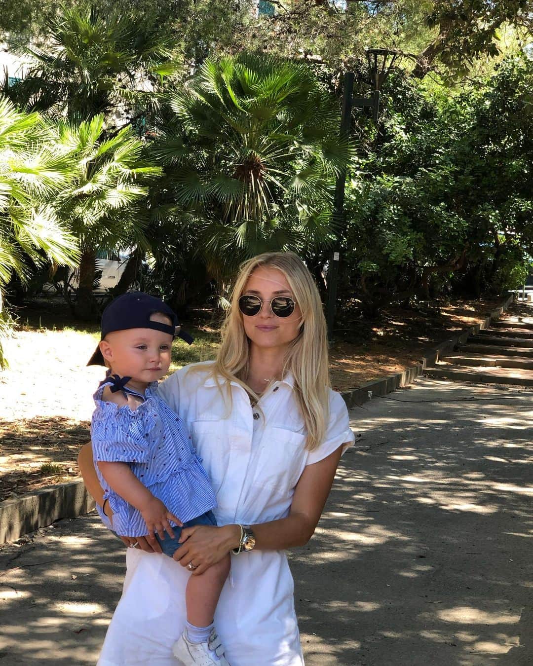 アルビン・エクダルのインスタグラム：「Happy birthday to my lovely girl, perfect mom & best friend ❤️ @camillasjodahlessen」