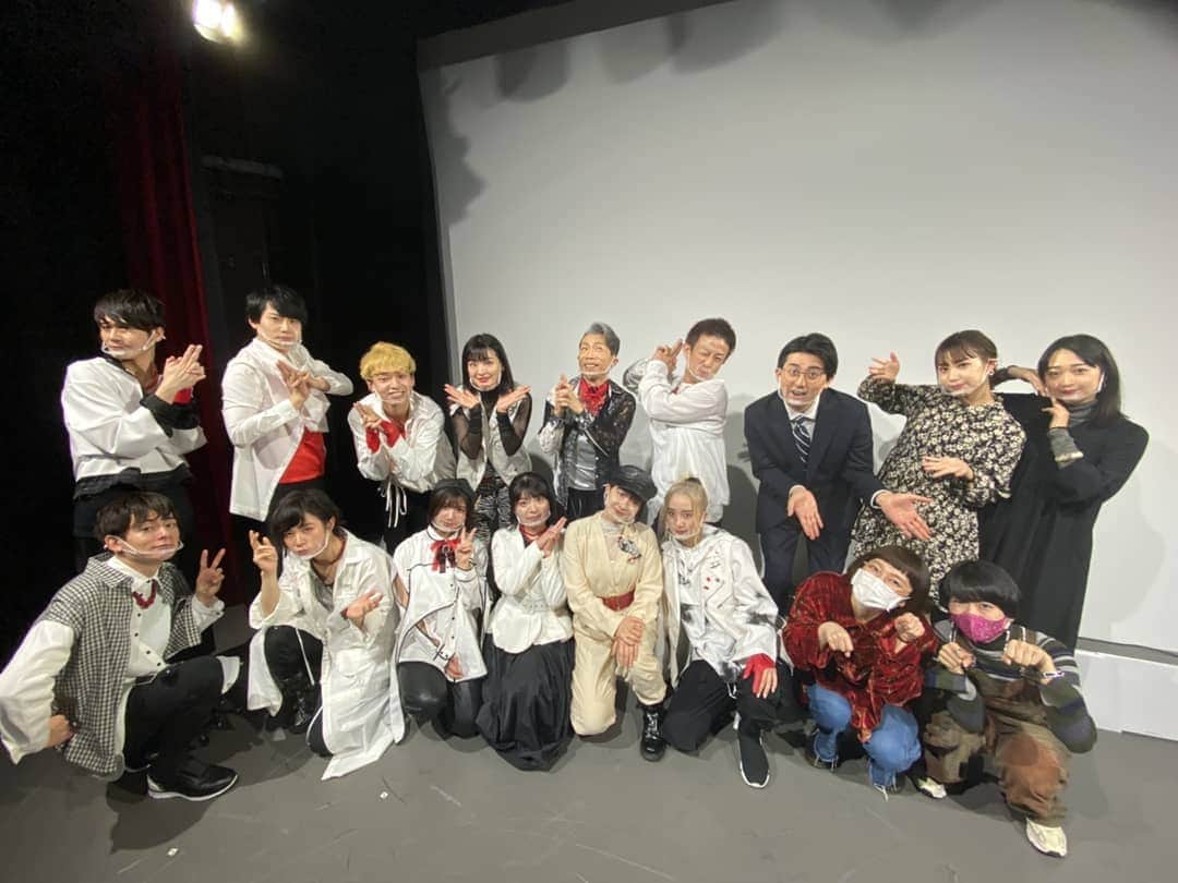 吉本坂46のインスタグラム：「HideboHプロデュース公演🎥 初日🎉✨✨✨  ご覧いただいた皆様！ お越し頂いた皆様！  ありがとうございました🙇💘  ぜひ #吉本坂定期公演 で感想お待ちしております😍  来週もよろしくお願いいたします😆🌈 #吉本坂46」