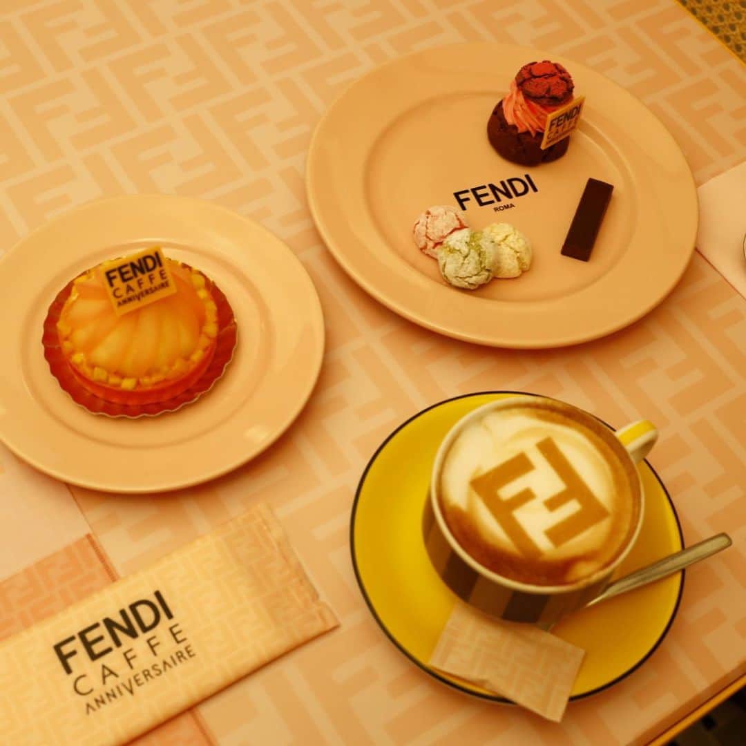 浦野秀太さんのインスタグラム写真 - (浦野秀太Instagram)「FENDI CAFE☕️ OWVは素敵な空間に包まれました✨ @fendi #fendicafe #anniversairecafe」11月27日 22時01分 - shuta_urano
