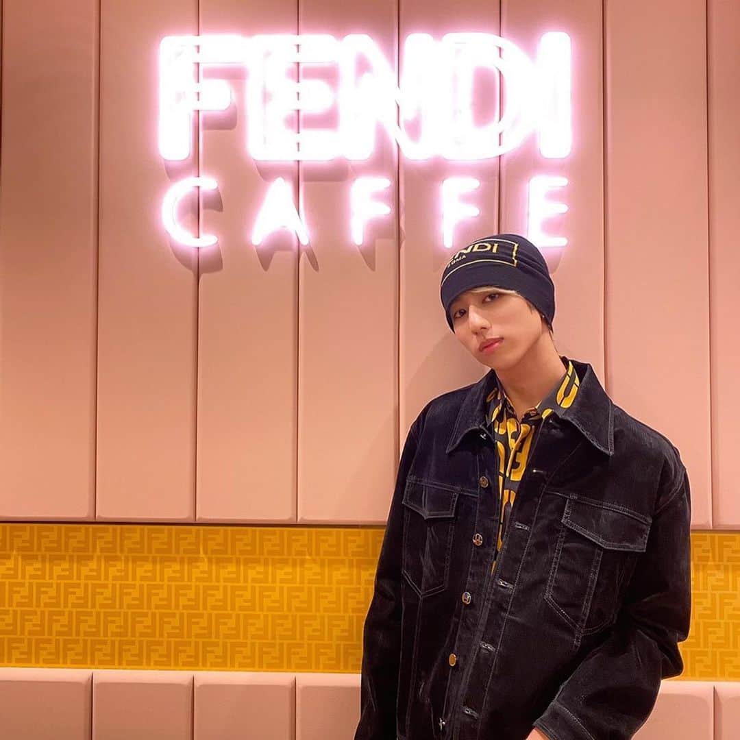 のインスタグラム：「FENDI CAFE☕️ OWVは素敵な空間に包まれました✨ @fendi #fendicafe #anniversairecafe」