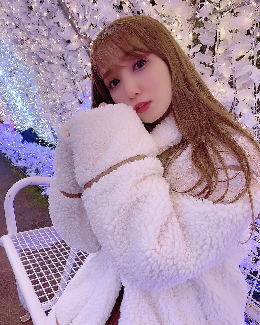 友田彩也香のインスタグラム：「毎日寒いね❄️暖めて🥺💗﻿ ﻿ ﻿ #インスタグラビア #instagravure﻿ #Japanese #japanesegirl ﻿ #sexy #Photo #gravure #shooting﻿ #follow #followme」
