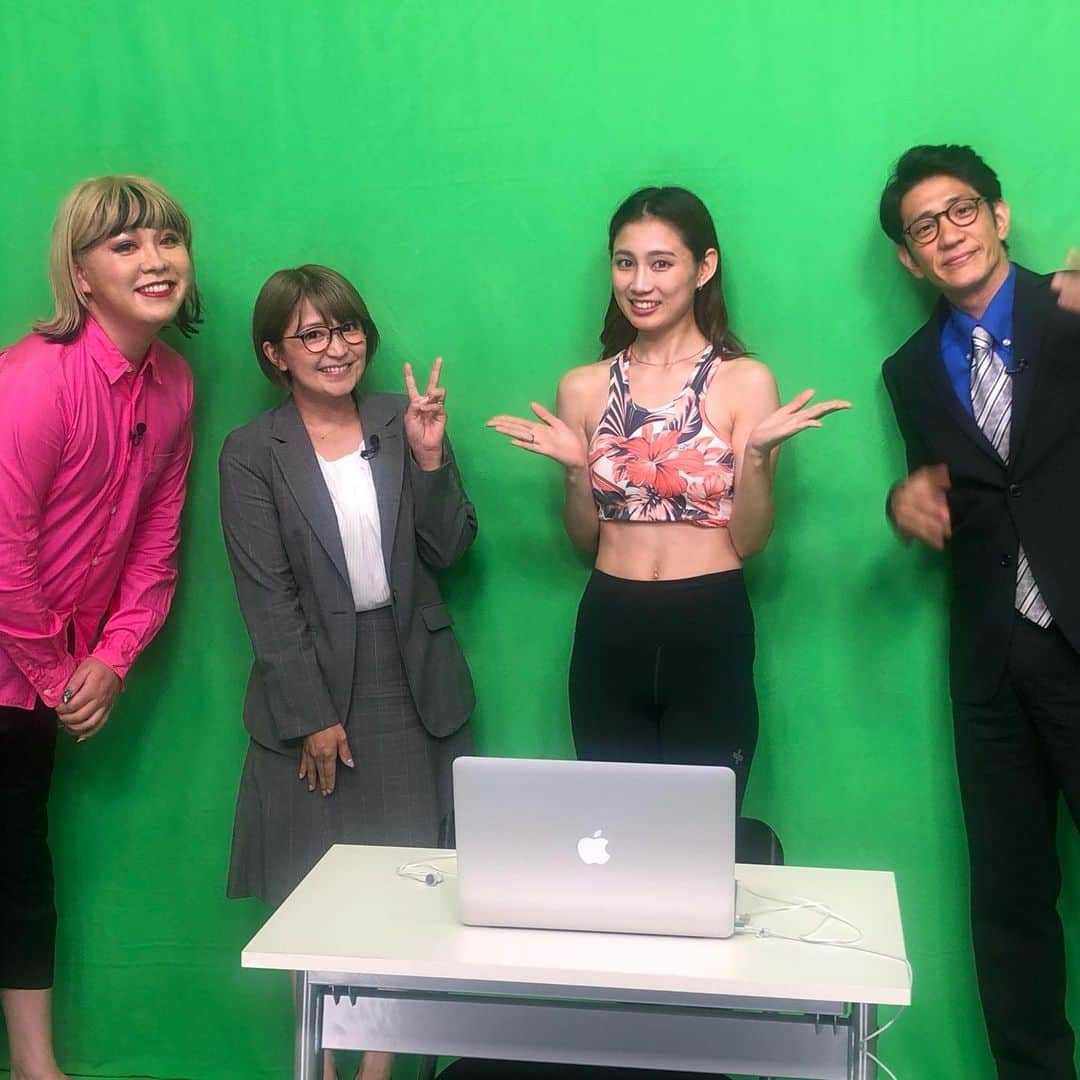 美有さんのインスタグラム写真 - (美有Instagram)「@elecomjp さんの家トレグッズのwebモデルをさせて頂きました🌙前は腹筋ローラーできなかったのに😂 その写真の一部と、マスクモデルとメディアに出させて頂いた時のも投稿として、、😌  #yoga#yogainstructor#yogawear#natural#fit#fitness#trainer#training#gym#personal#yogaasana#health#lifestyle#abs #ヨガ#ヨガインストラクター #トレーナー#フィットネス#ヨガジョ#腹筋#筋トレ#銀座#トレーニング」11月27日 22時11分 - m_fit.n