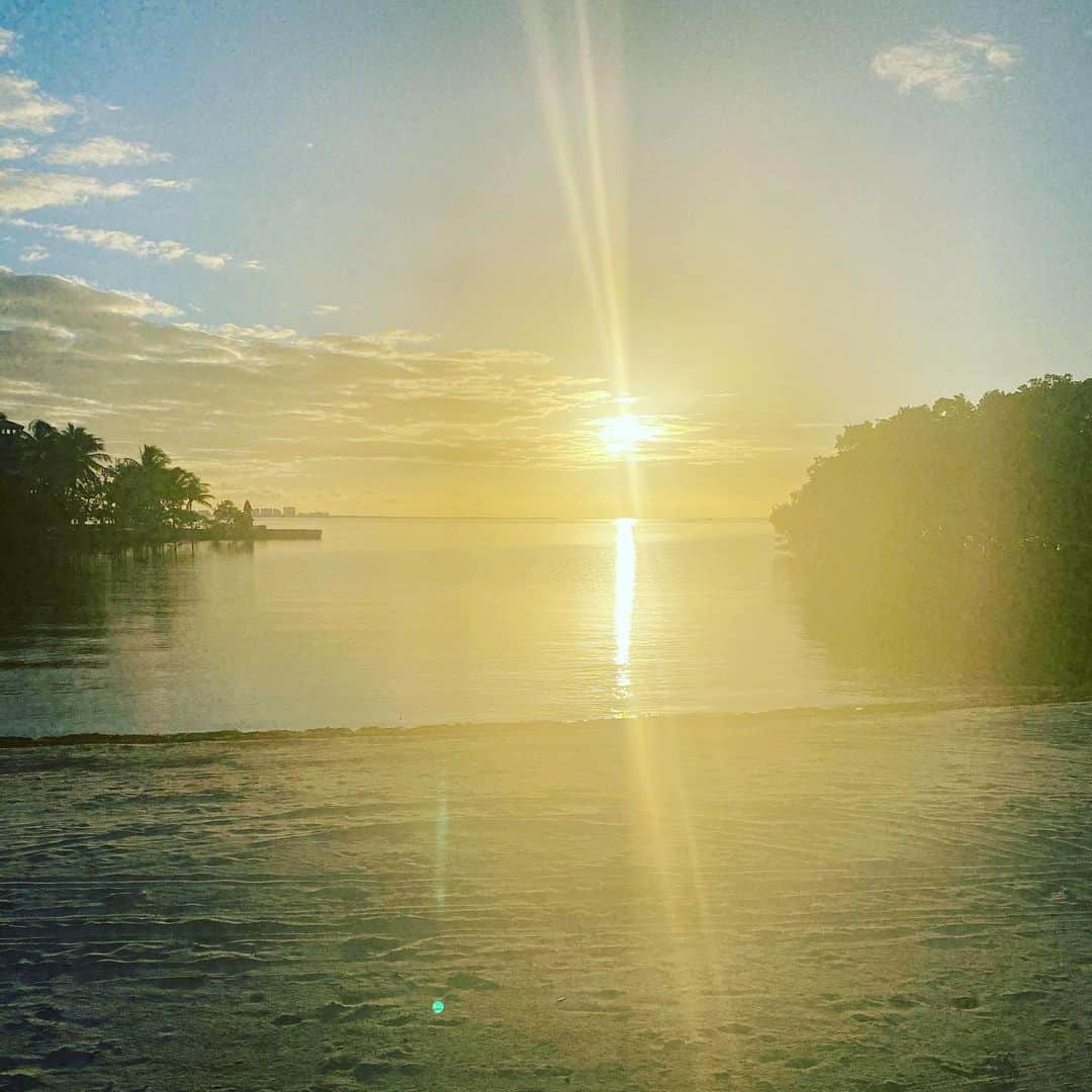 レイ・アレンのインスタグラム：「Be as consistent as the sun coming up everyday! #goals #blackfriday」