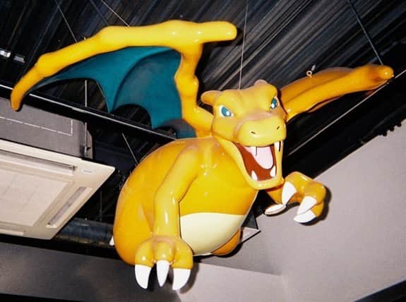 東京DANDYのインスタグラム：「ポケモンゲットだぜー！   #DisposableCamera #35mm #Charizard #pokemon #リザードン  #ポケットモンスター #使い捨てカメラ」