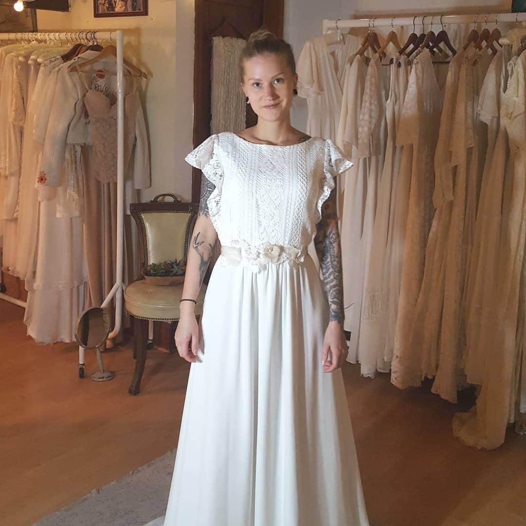 ミナのインスタグラム：「Black Friday.   To me, it symbolises overconsumption which I see as one of the biggest problems the humankind has created. Even though wedding dress is not something people buy only because it was a bargain, my brand will always rebel against excess consumerism and pursue sustainability. I thought today is the perfect day to share an example of the craftsmanship that goes into making our dresses to emphasize the contrast between mass produced dresses and individually handmade dresses.  I made this new style a while ago. The lace of the top and the peace silk of the skirt are both made in England. It was used in a lovely photo shoot and has been hanging in the showroom for brides to try on. I have been thinking about this dress a lot as I recognised I was not completely happy with it and wanted to improve it somehow. Yesterday I finally had some extra time to do it. I decided to change the shape of the neckline into a V and add a lace trimming on it. With those ruffle sleeves it's good to show a bit more skin and the front looks more interesting with a lower cut neckline. Swipe left to see the result and let me know what you think!   I do this type of alterations quite often when a bride wants to add a personal touch to her dress. I really enjoy doing alterations and seeing different versions of our dresses!  I hope that our brides will continue appreciating the craftsmanship and excellent service they get at Indiebride rather than a low price tag as those two things just don't go hand in hand.  Have a great weekend everyone! ❤️」