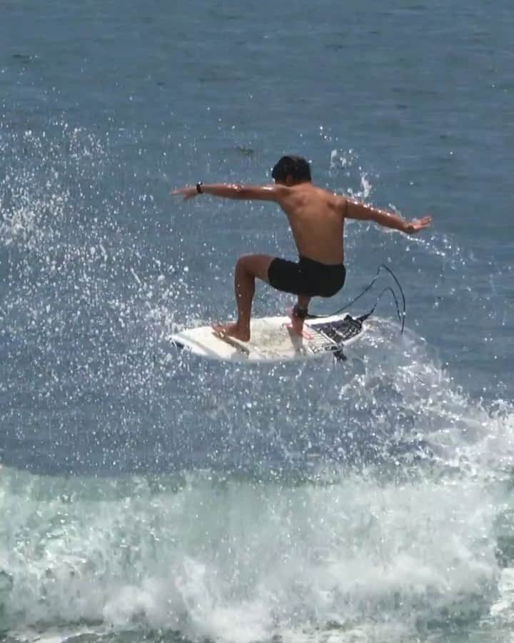 山中海輝のインスタグラム：「最近僕のインスタがサーファーっぽくなりました。  📍Keramas skate park.」