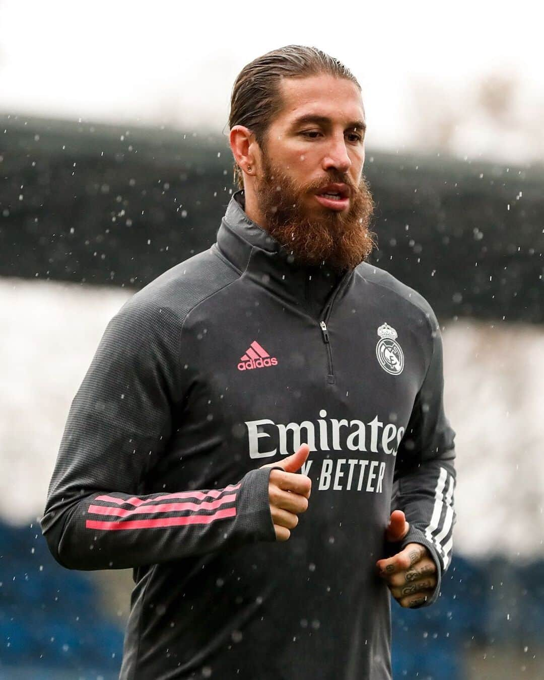 レアル・マドリードさんのインスタグラム写真 - (レアル・マドリードInstagram)「🌧️©️ ¡EL CAPI! @SergioRamos • #RMCity」11月27日 22時24分 - realmadrid