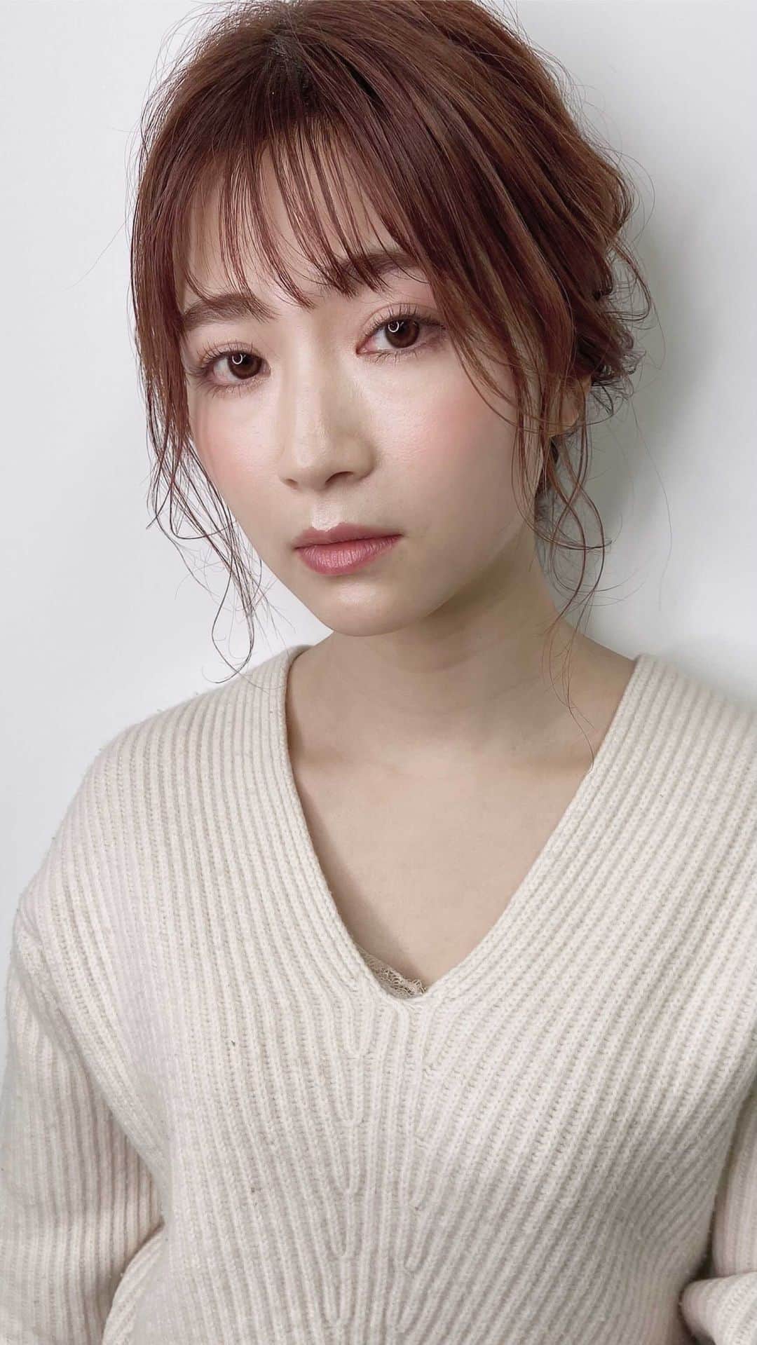のインスタグラム：「ミディアムアレンジ。 . . . #ヘアアレンジ動画#ヘアアレンジ簡単#ヘアスタイリング#ヘアアレンジ解説#髪飾り#ロケーション撮影#ロケーションフォト#ヘアメイク#ヘアアレンジ」