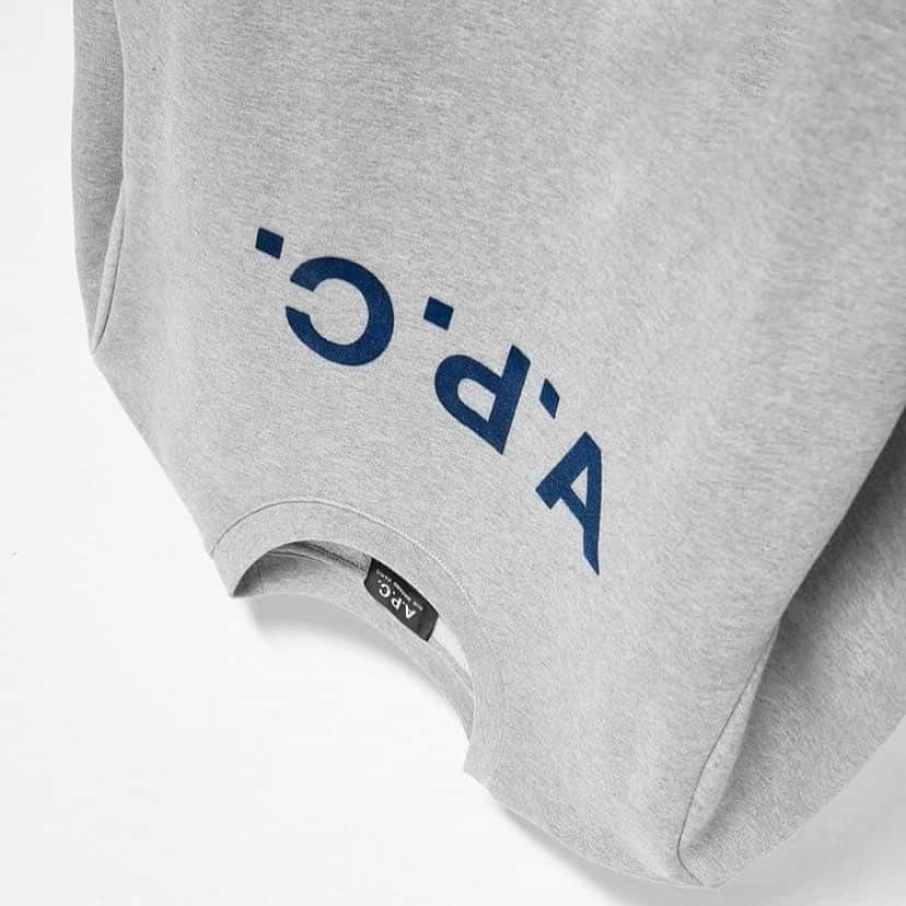 アーペーセーのインスタグラム：「A.P.C. F/W 2020⠀ ⠀ We flipped the A from our original logo and made a V.P.C. Sweatshirt. Available in 3 colors black, heather grey and yellow.⠀ ⠀ Available in stores and at apc.fr⠀ ⠀ Regram @end_clothing ⠀ ⠀ #APC #APCFW20 #VPCsweatshirt #myapc」