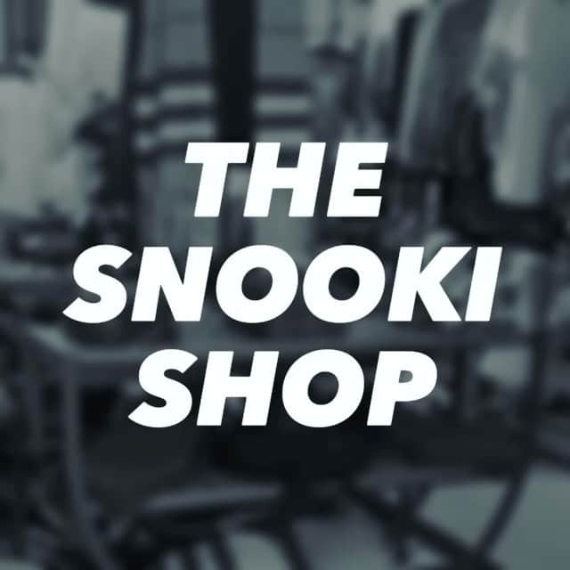ニコール・ ポリッツィのインスタグラム：「BLACK FRIDAY🖤 Have fun shopping Mawma’s💋 code: BF2020 #thesnookishop」