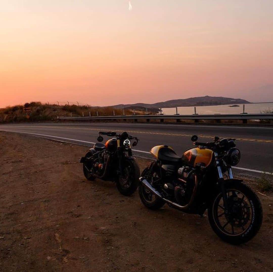 epidemic_motorsさんのインスタグラム写真 - (epidemic_motorsInstagram)「@iamcaferacer  The weekend is so close you can taste it @triumphamerica ⠀⠀⠀⠀⠀⠀⠀⠀⠀⠀⠀⠀ ⠀⠀⠀⠀⠀⠀⠀⠀⠀⠀⠀⠀ ⠀⠀⠀⠀⠀⠀⠀⠀⠀⠀⠀⠀ ⠀⠀⠀⠀⠀⠀⠀⠀⠀⠀⠀⠀ ⠀⠀⠀⠀⠀⠀⠀⠀⠀⠀⠀⠀ #caferacer #fortheride #triumphmotorcycles #officialtriumph #findyourride #motocommute #chasingsunsets #sunset #triumphamerica #streetcup #streettwin #bonneville #blackbobber #bobber #lakemathews #riversidecalifornia #revitriders #revzilla #irodetoday #sharkrider #rideout」11月27日 22時41分 - epidemic_motors