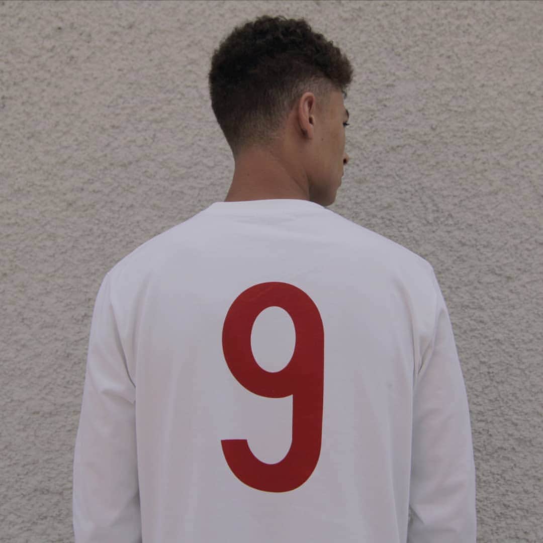 ヨハン・クライフのインスタグラム：「Johan Cruyff has become synonymous with the number 14. Of course not without reason. Many people forget that in some of Johan's favourite games, he actually wore number 9, as he did for FC Barcelona. During his time at Ajax he also played some rare and iconic matches with the number 9.  Limited edition of 150 pieces, provided with a certificate of authenticity and delivered in a luxurious number 9 box. Shop yours at www.cruyff.com」