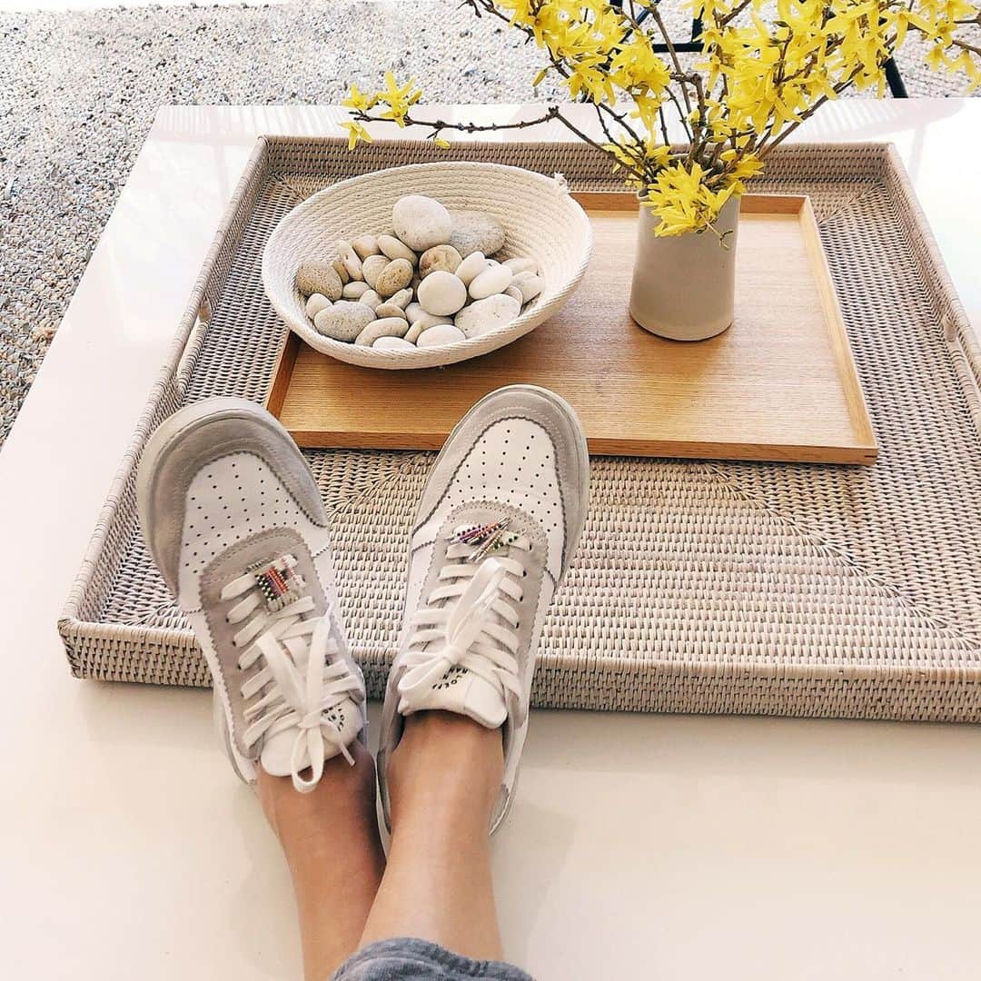 レフラーランドールのインスタグラム：「We’re celebrating Black Friday with our Give Back Sale! Get 20% off on our site (including Jessie’s go-to sneaker, our Keeley) when you donate $10 to The Campaign Against Hunger @tcahnyc」