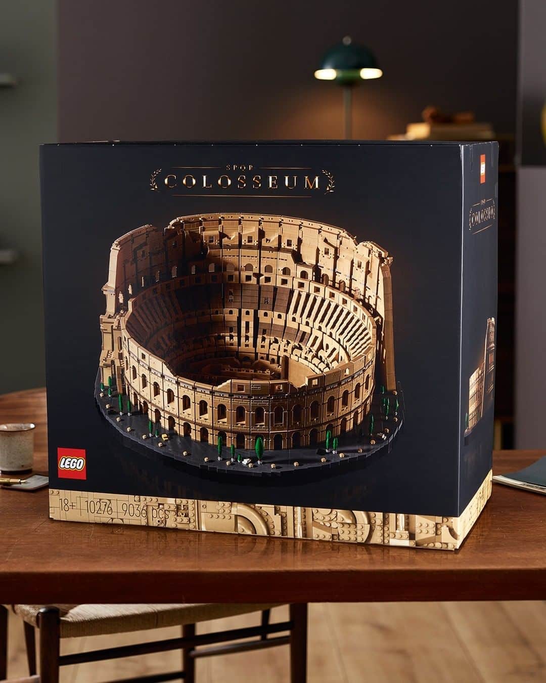 LEGOさんのインスタグラム写真 - (LEGOInstagram)「Accurate Replica of the Roman Colosseum ✅  Largest ever LEGO set ✅  Available to buy right now ✅   #Colosseum #LEGOColosseum #Rome」11月27日 23時00分 - lego