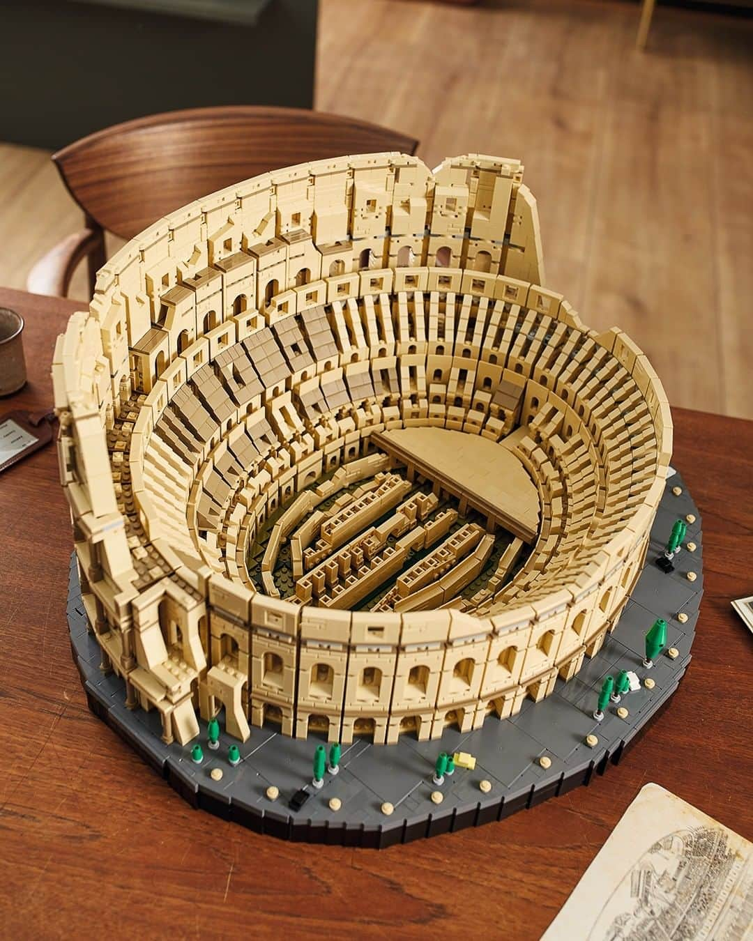 LEGOさんのインスタグラム写真 - (LEGOInstagram)「Accurate Replica of the Roman Colosseum ✅  Largest ever LEGO set ✅  Available to buy right now ✅   #Colosseum #LEGOColosseum #Rome」11月27日 23時00分 - lego