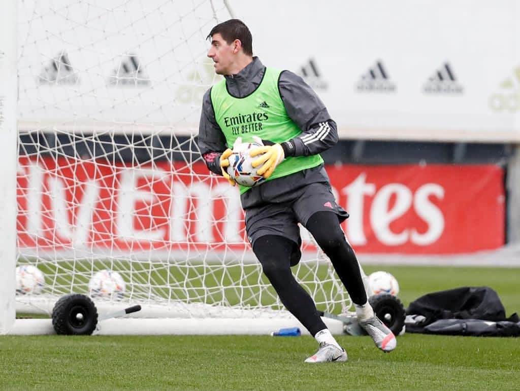 ティボ・クルトゥワのインスタグラム：「Looking forward! 💪🏼#HalaMadrid」