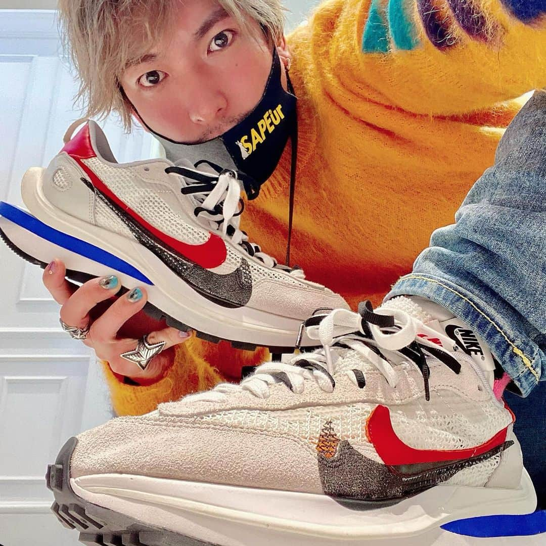 りんたろーさんのインスタグラム写真 - (りんたろーInstagram)「SACAI ✖️ Nike 劇支部‼️  #カジュアルとの相性神✨ #神通り越して釈迦 #釈迦通り越して全知全能 #靴二足履いてる感覚 #黒より白派だたので #めちゃくちゃ嬉しい✨ #スニーカー芸人　#旧キモ撮り #RGさんのSoulは消さない🔥」11月27日 23時39分 - rin_the_sky