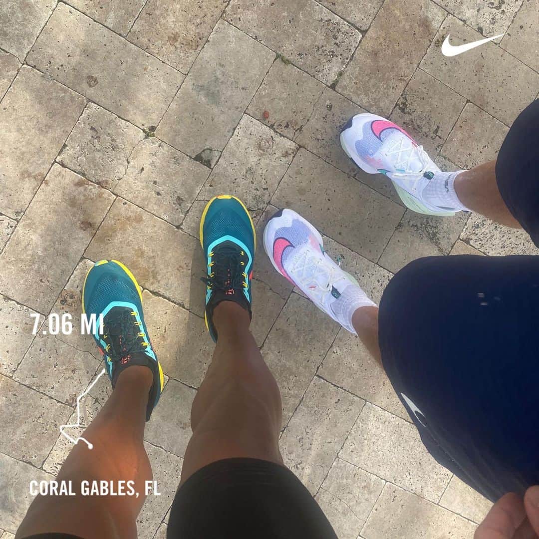 レイ・アレンのインスタグラム：「If you all were like me, yesterday you ate for three people.  Lol Well, like me, you know what you have to do! Go exercise!! Walk, Run, Bike, do something!  Go burn some calories! If you rewarded your body with incredible food yesterday, now reward it with an incredible sweat today, it will love you for it! #movementislife #runningisfree @sl1mbenny」