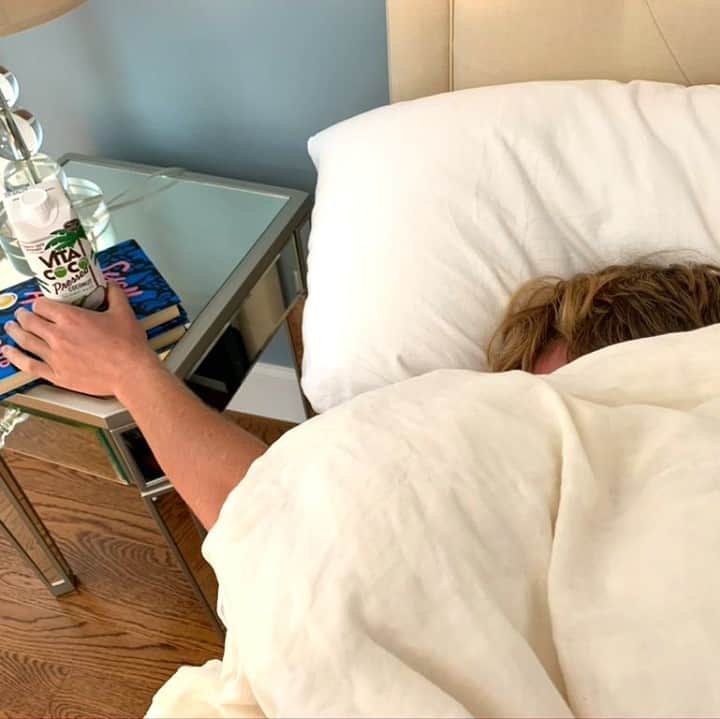 Vita Coco Coconut Waterのインスタグラム：「Turkey Hangover. Don't text.」