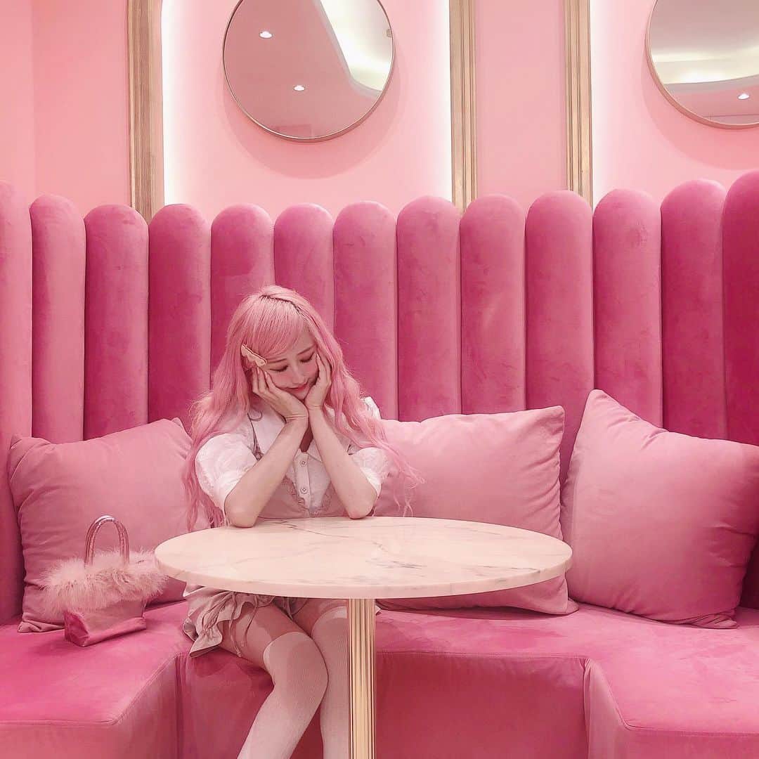 胡桃兎愛のインスタグラム：「お誕生日プレゼントにおそろいのお洋服をもらってキキララデートしたの♡ (載せるの遅くなってしまった、、涙) 改めてありがとう♡」