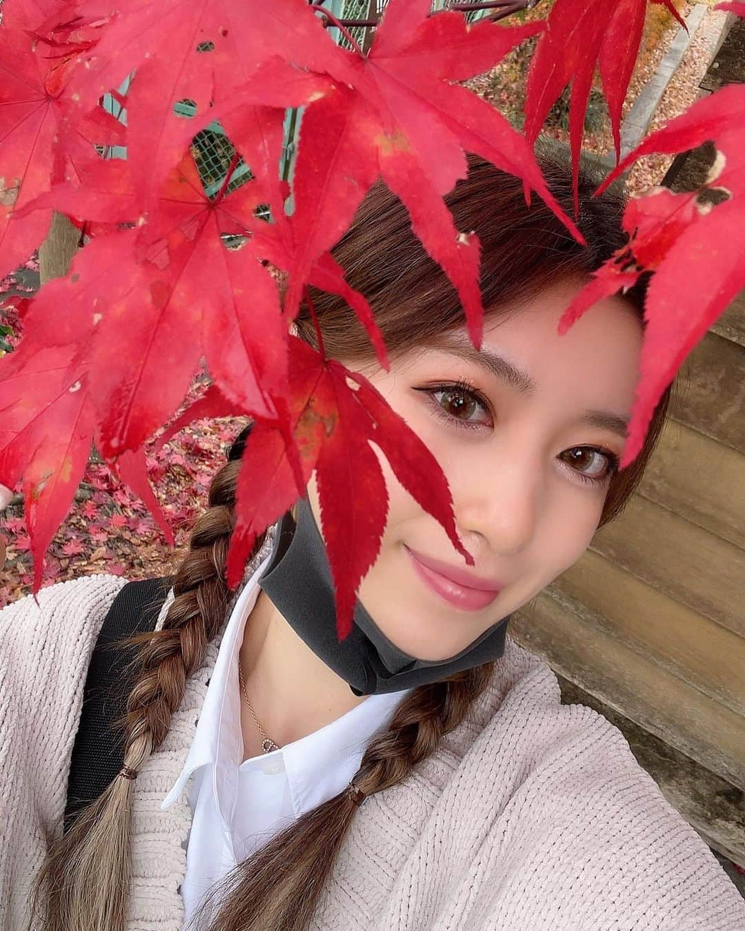 渡邊真由のインスタグラム：「秋感じた☺️🍁  #秋 #もみじ #山梨」