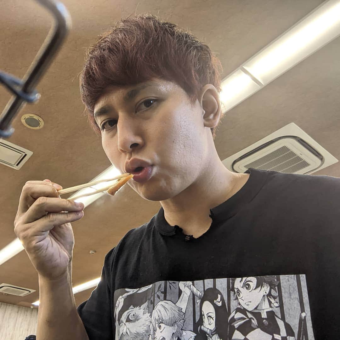 のインスタグラム：「すき焼食べるときはベロを火傷しないように気をつけてね！ #すき焼き」