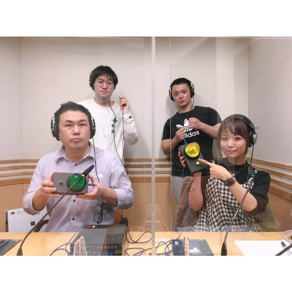 井口裕香さんのインスタグラム写真 - (井口裕香Instagram)「🗣🎧🎶 2020年11月27日(金)【RADIO UNOZERO】 今週のウノゼロトークは！  「30000曲イントロを覚えている男VSチームUnoZero！ イントロクイズ対決スペシャル！」  番組3度目の登場、イントロマエストロ藤田太郎さんをお迎えして、イントロクイズ〜✨ 我々３人が、藤田さんとイントロクイズに挑戦です！！！！  あのぅ〜 藤田さんはマエストロなので〜 我々ハンデをいただきまして〜 自分たちの得意ジャンル（すきなアーティスト） 縛りでの挑戦です😂 そうです、ずるいです😂！笑  たけるくんがコブクロさん。 ショーゴくんがジブリソング。 そしてわたしは、NEWS♡ で攻めました！  結果！ 早く🚨押したもん勝ち！ みたいになりましたが😂 めちゃくちゃたのしかったです〜！！！ わたしのNEWS愛も、皆様に伝わったかと！😼💛💜💚✨  そして藤田さんが出題者側にまわって 今度は我々３人がイントロクイズに挑戦！  わたしは最近の曲を知らなすぎましたね…🧟‍♀️💭  が、とてもたのしかったです🧟‍♀️🎶 いい曲がいっぱい聴けました🧟‍♀️🎶 あれが檸檬、あれがれりごー。ちぃおぼえた！ . . . さぁて💁🏻‍♀️ 来週のテーマは！  「東京ホテイソンM-1決勝進出記念！ もしくは敗者復活戦激励！ カミナリ先輩と漫才を語ろう！！！！」  事務所の大先輩カミナリのお二人をお招きします！ 漫才について！ M-1の舞台裏について！など！ 色々と教えていただこうと思います！  ついに12月2日はM-1準決勝戦！！！ ホテイソン、優勝目指して頑張れ〜！！！！！✨🏆✨  メールは uno@joqr.net まで ✩°｡  来週もおたのしみに〜🥳✨  #UnoZero #joqr #文化放送 #東京ホテイソン #東京ホテイソンたける くん #たけやん #東京ホテイソンショーゴ くん #グレープカンパニー #radio #radiko  #periscope #ペリスコープ #ボックストーク #藤田太郎 さん #イントロマエストロ #イントロクイズ #漫才 #M1 #m1グランプリ #カミナリ さん #カミナリたくみ さん #カミナリまなぶ さん」11月27日 23時45分 - ooo31_iguchiyuka_31ooo