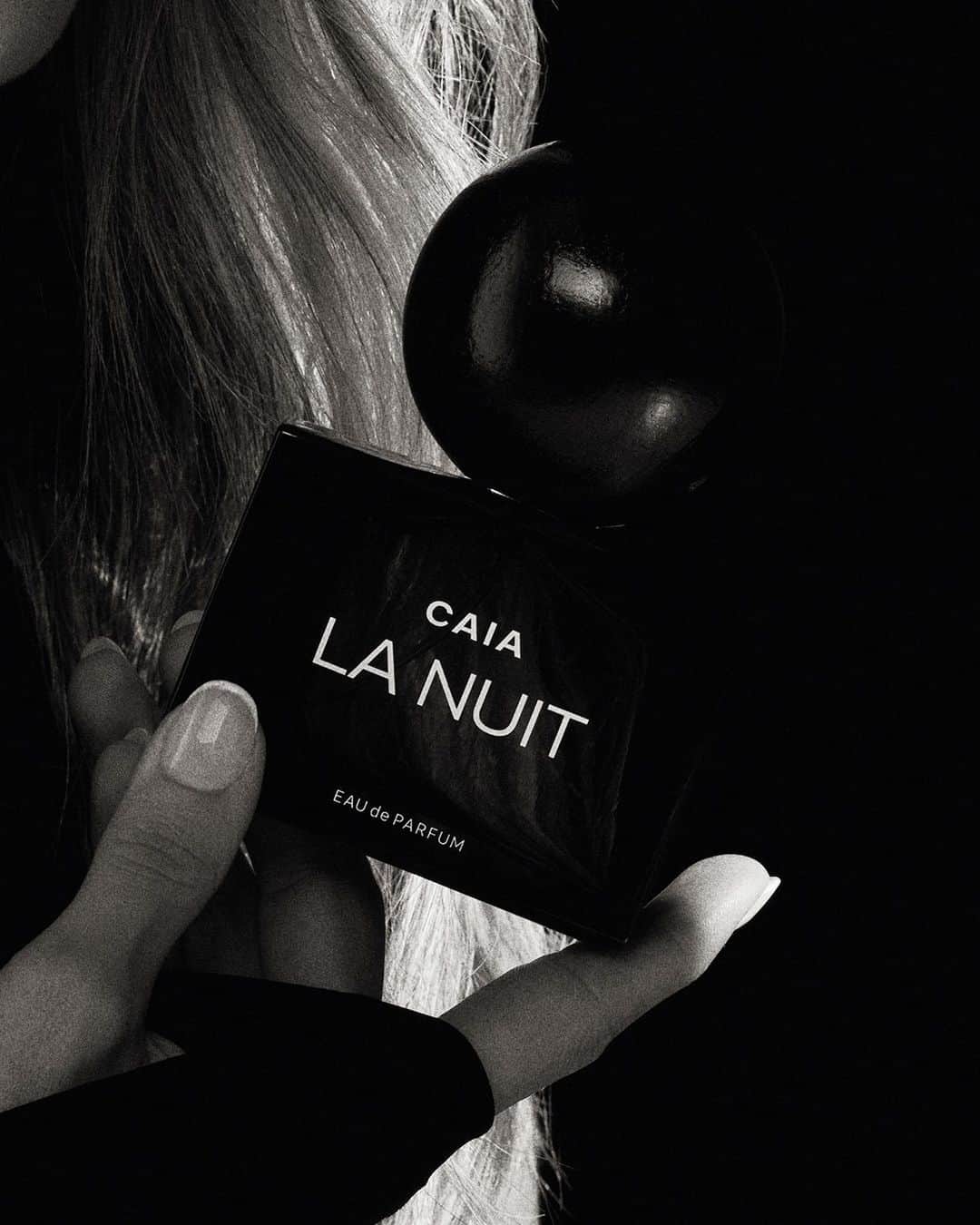 Bianca Ingrossoさんのインスタグラム写真 - (Bianca IngrossoInstagram)「Ad for @caiacosmetics  Wow thank you for the amazing words on our sexiest perfume LA NUIT 🖤 And PS!!! Don’t miss our BIG BLACK FRIDAY today with discounts up to 70% on the entire website ❣️」11月27日 23時53分 - biancaingrosso