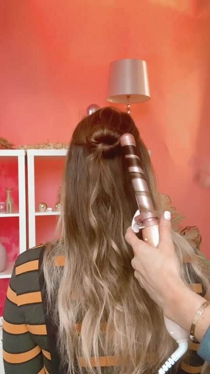 オードリナ・パトリッジのインスタグラム：「Code: Earlybird for FREE SHIPPING on Beachwaver.com 💓」