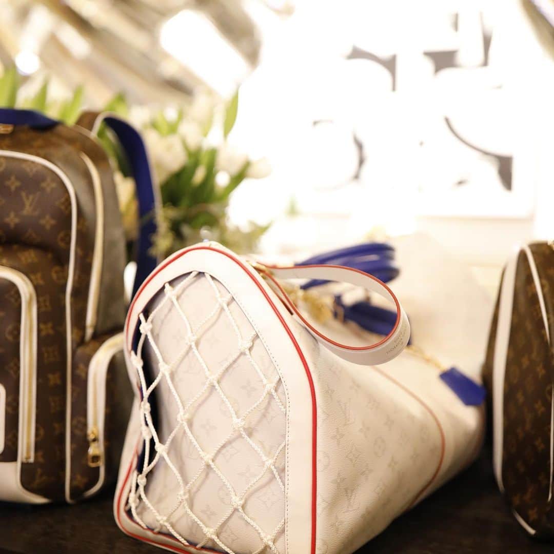 DJキャレドさんのインスタグラム写真 - (DJキャレドInstagram)「Thank you to my family! 🎁  I love bags 💼! Major bag alert 🚨  Secure the bag alert 🚨 Protec the bag alert 🚨 @LouisVuitton @nba alert 🚨」11月28日 0時00分 - djkhaled
