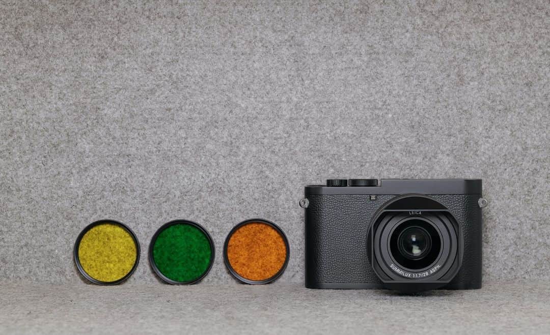 のインスタグラム：「Q2 Monochrom Filter Effects – An Analog Reminiscence  A world of creative exploration awaits with the addition of three specially developed E49 color filters, made to further complement the Leica Q2 Monochrom. Whether it be yellow, green, or orange, each filter modifies and tweaks the colors and contrast of our visible light spectrum when recorded as grayscale values on the sensor. From the moment the finger leaves the shutter button, the captured image will already be imbued with unique visual aesthetics for a more punchy or subdued contrast. Learn more via the link in our bio.  #LeicaCamera #Leica #🔴📷 #LeicaQ2Monochrom」